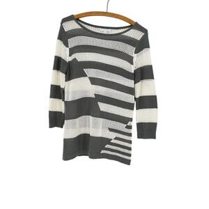 New York & Company White/Gray Women's 100% Acrylic Striped Sweater - Size Medium